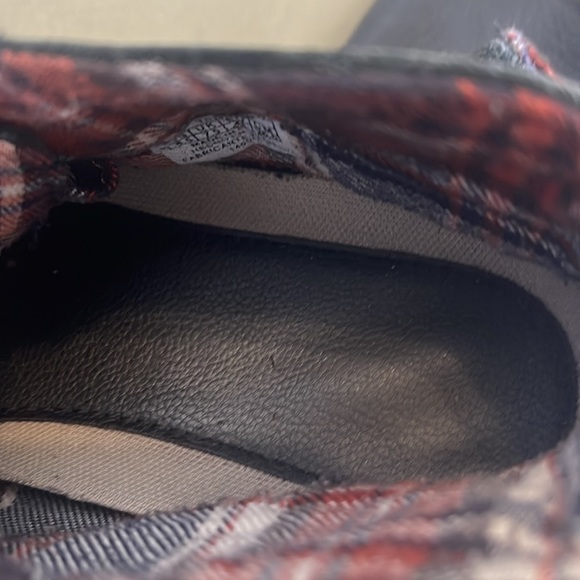 TOMS Authentic black color Leather size 8.5” Mens Shoes - Picture 7 of 16